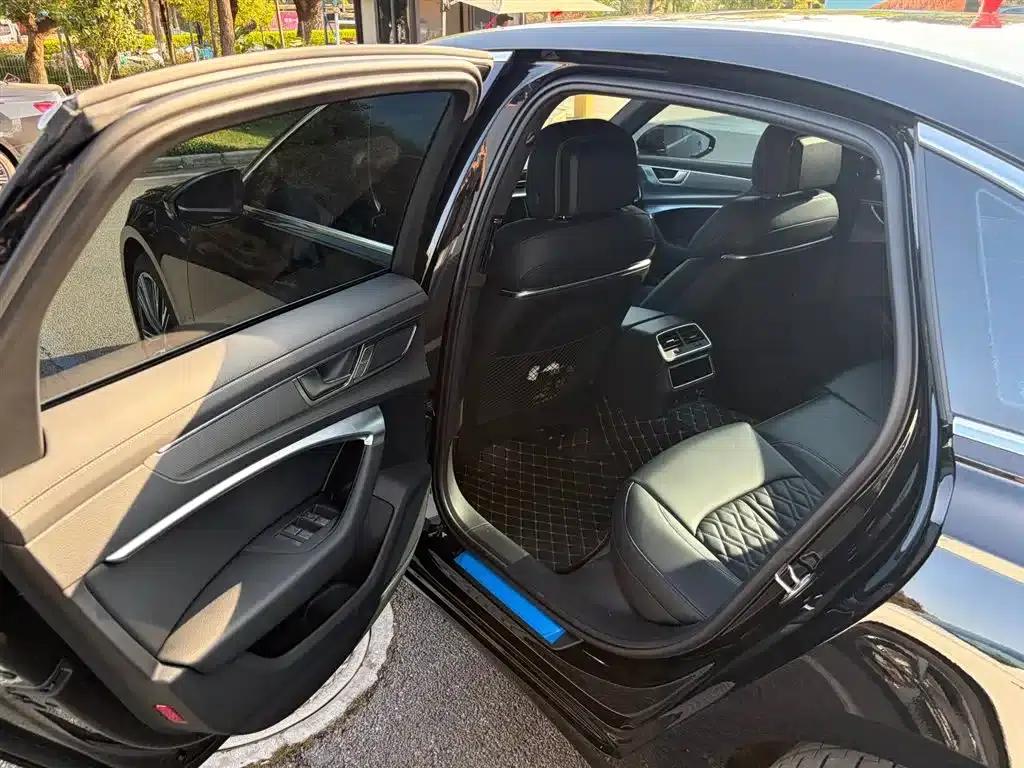 Audi A6L 2025 45 TFSI Premium Dynamic Edition — миниатюра 24