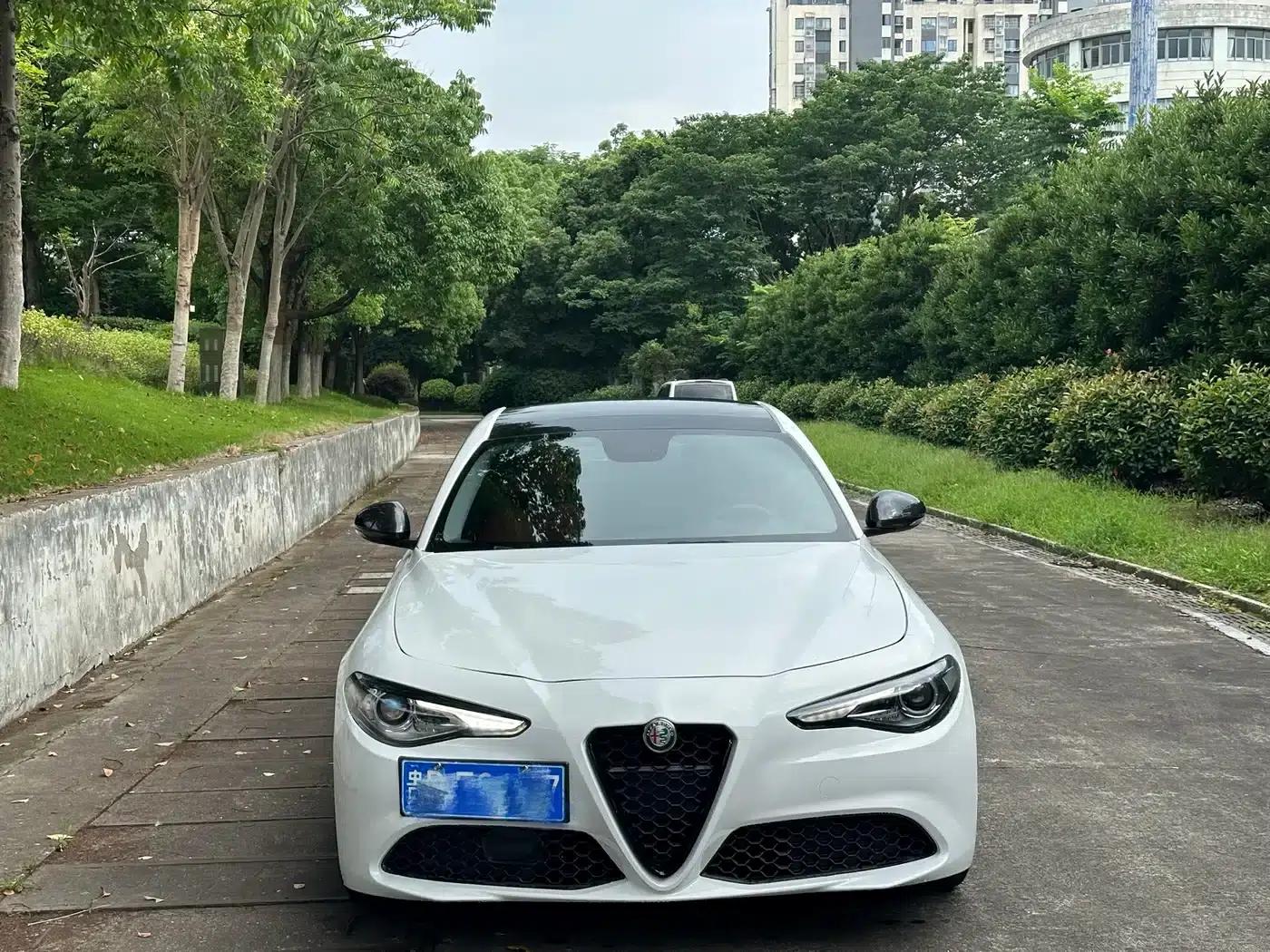 Giulia Juliet 2019 2.0T 280HP Black Package Limited Edition — миниатюра 2