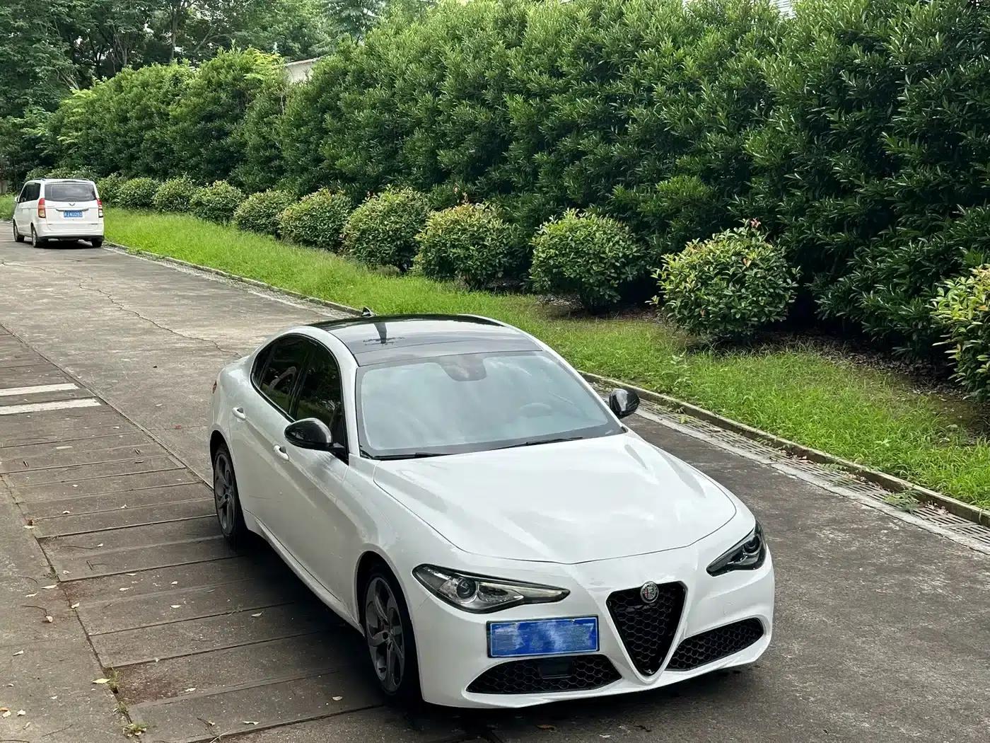 Giulia Juliet 2019 2.0T 280HP Black Package Limited Edition — миниатюра 3