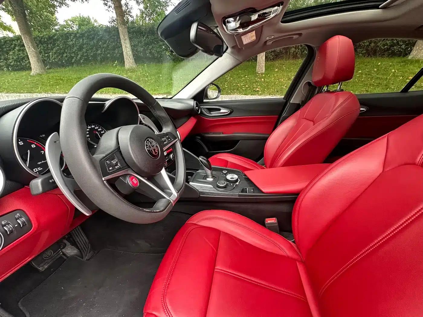 Giulia Juliet 2019 2.0T 280HP Black Package Limited Edition — миниатюра 4