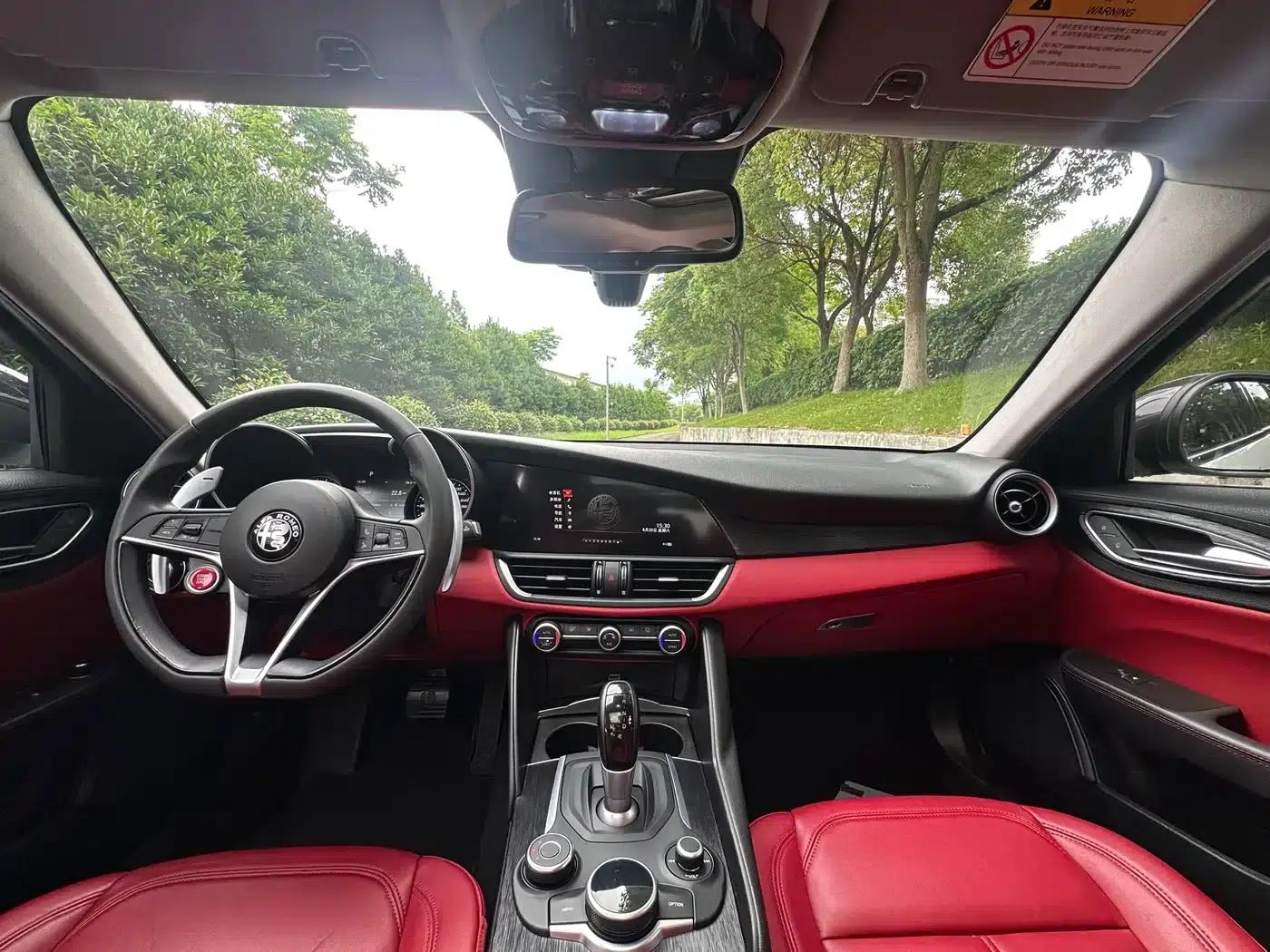 Giulia Juliet 2019 2.0T 280HP Black Package Limited Edition — миниатюра 5