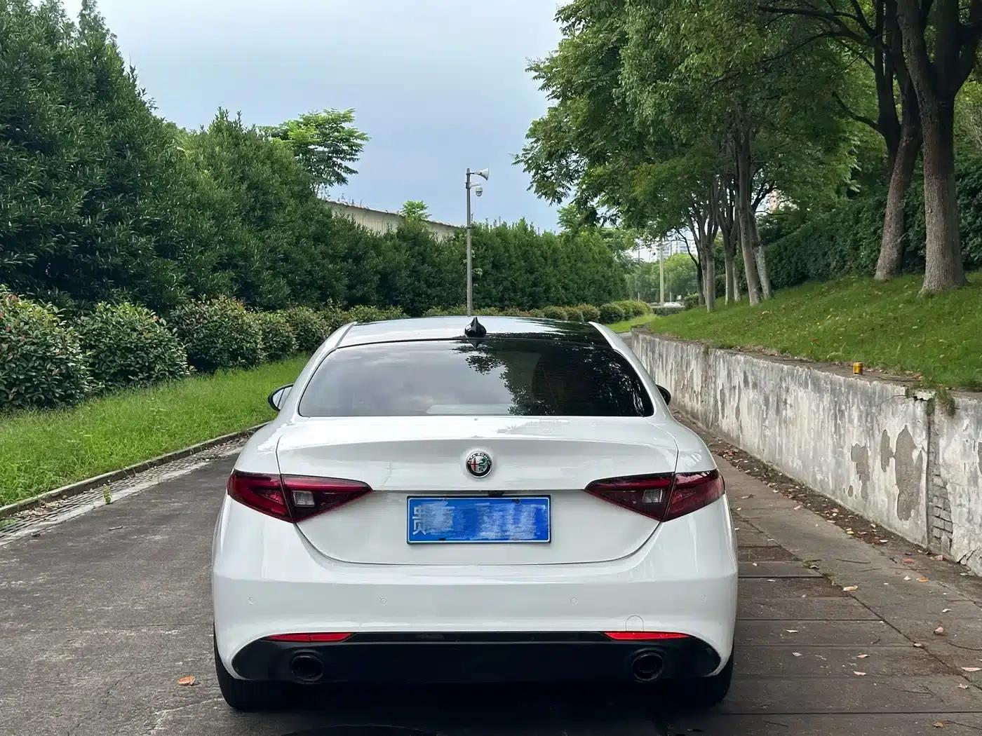 Giulia Juliet 2019 2.0T 280HP Black Package Limited Edition — миниатюра 7