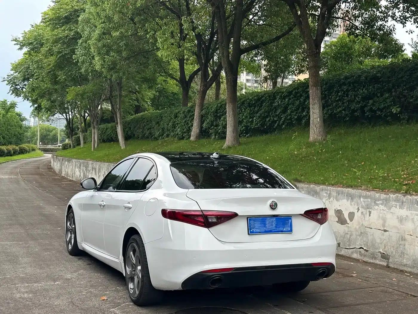 Giulia Juliet 2019 2.0T 280HP Black Package Limited Edition — миниатюра 8