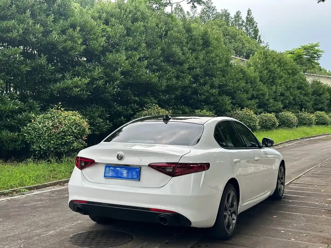 Giulia Juliet 2019 2.0T 280HP Black Package Limited Edition — миниатюра 9