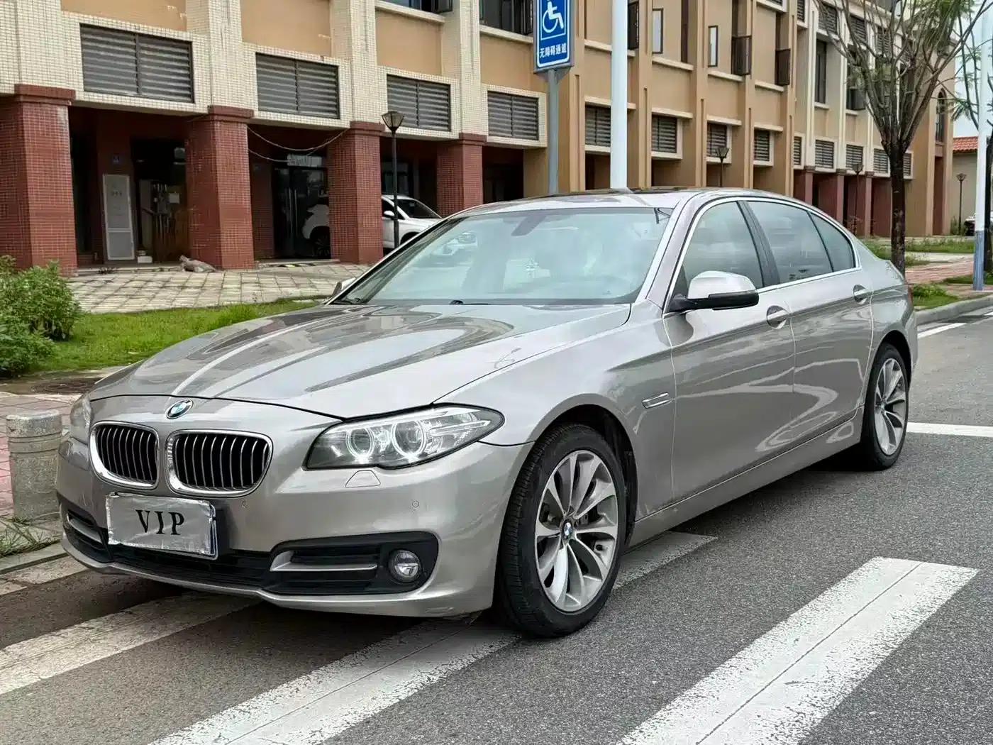 2014 BMW 5 Series 528Li Leading Edition — миниатюра 1