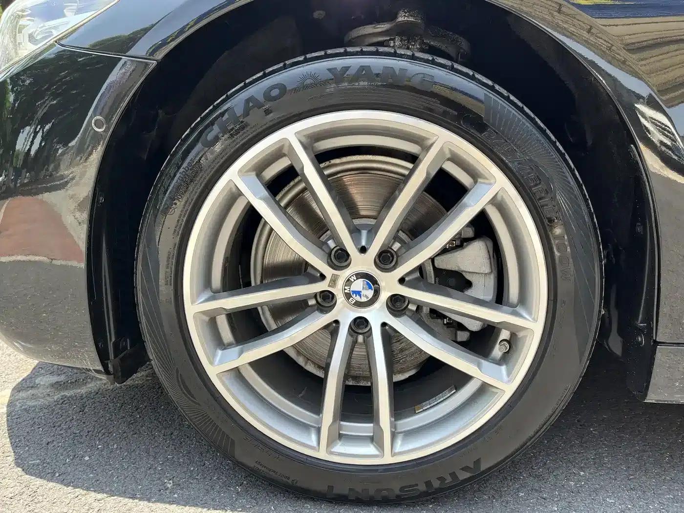 2020 BMW 5 Series 525Li M Sport Package — миниатюра 12