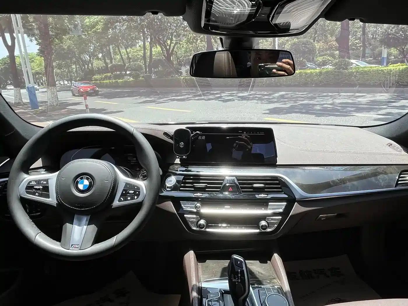 2020 BMW 5 Series 525Li M Sport Package — миниатюра 18
