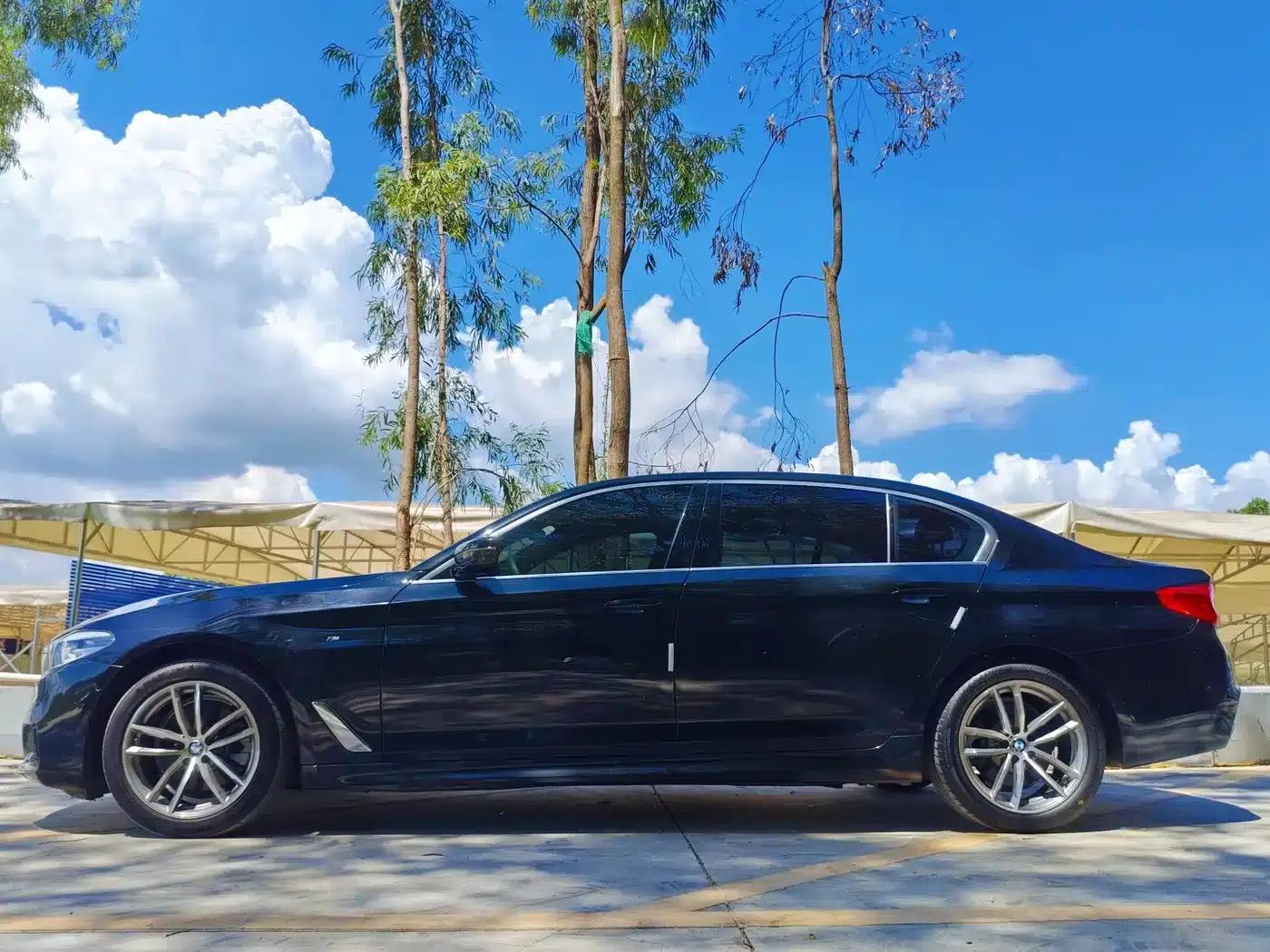 2020 BMW 5 Series 525Li M Sport Package — миниатюра 4