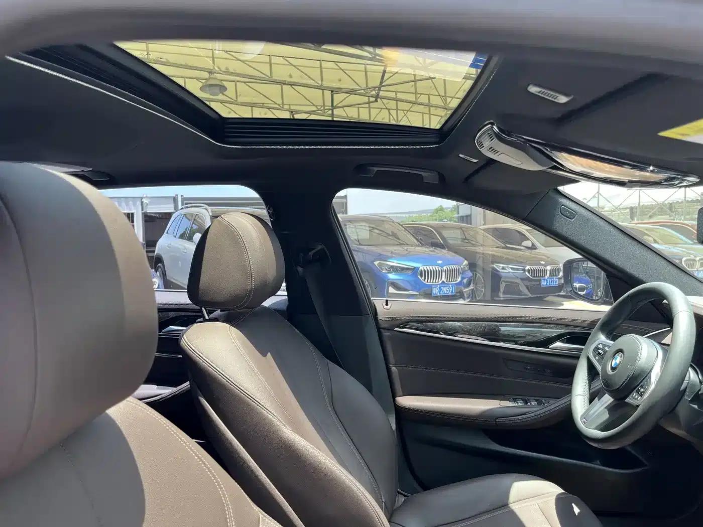 2020 BMW 5 Series 525Li M Sport Package — миниатюра 10