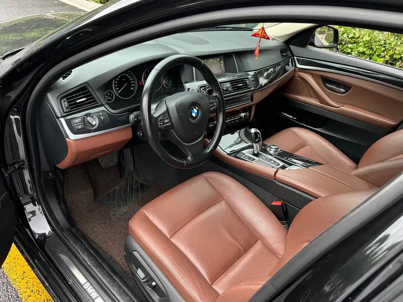 BMW 5 Series 2017 520Li Elegant Edition — миниатюра 12