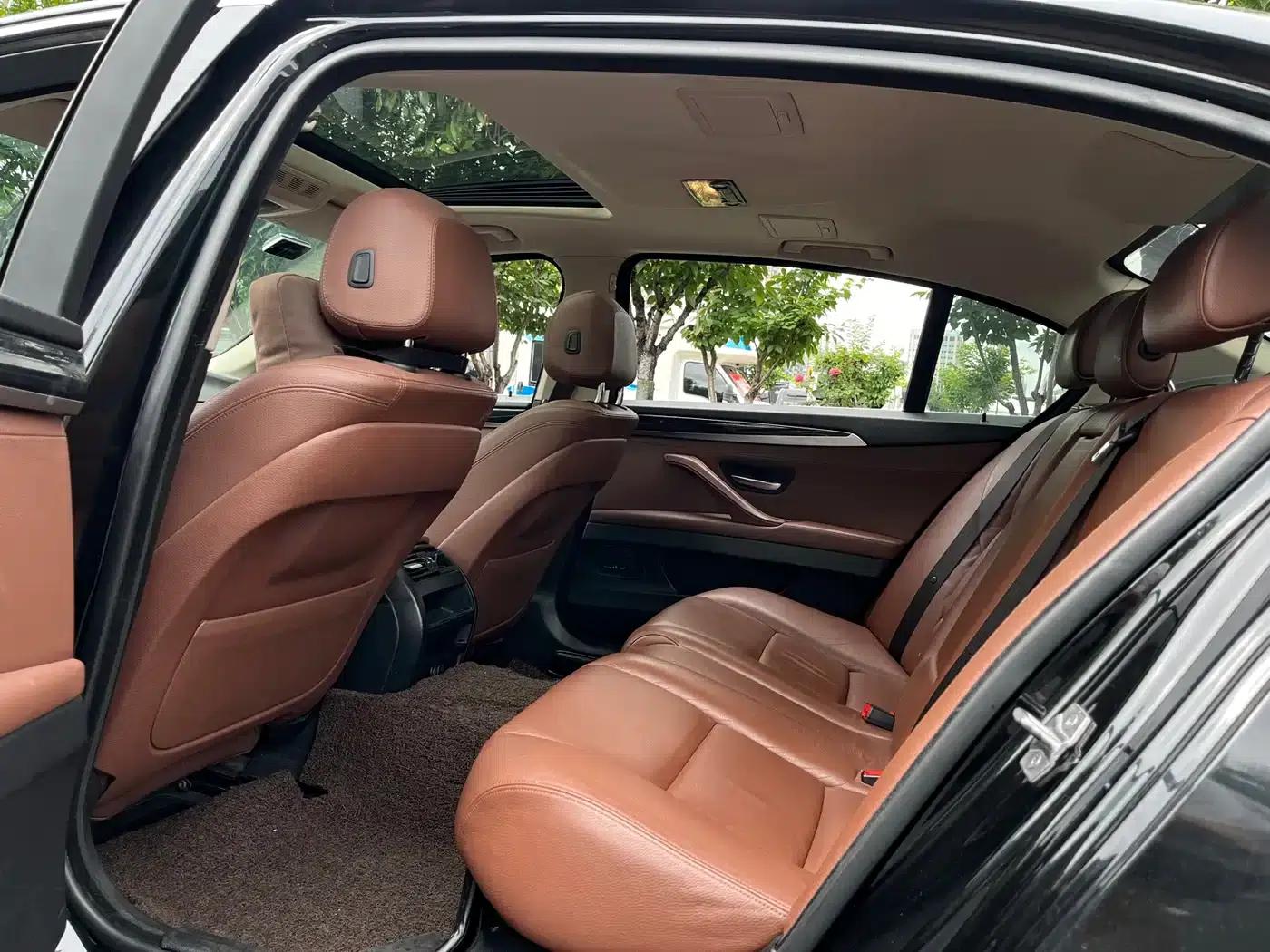 BMW 5 Series 2017 520Li Elegant Edition — миниатюра 14