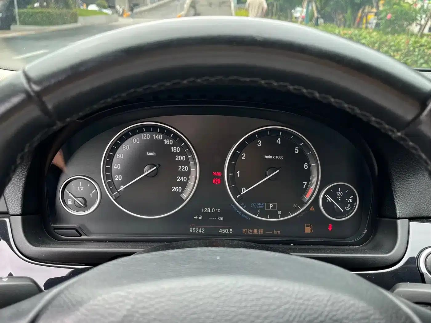 BMW 5 Series 2017 520Li Elegant Edition — миниатюра 8