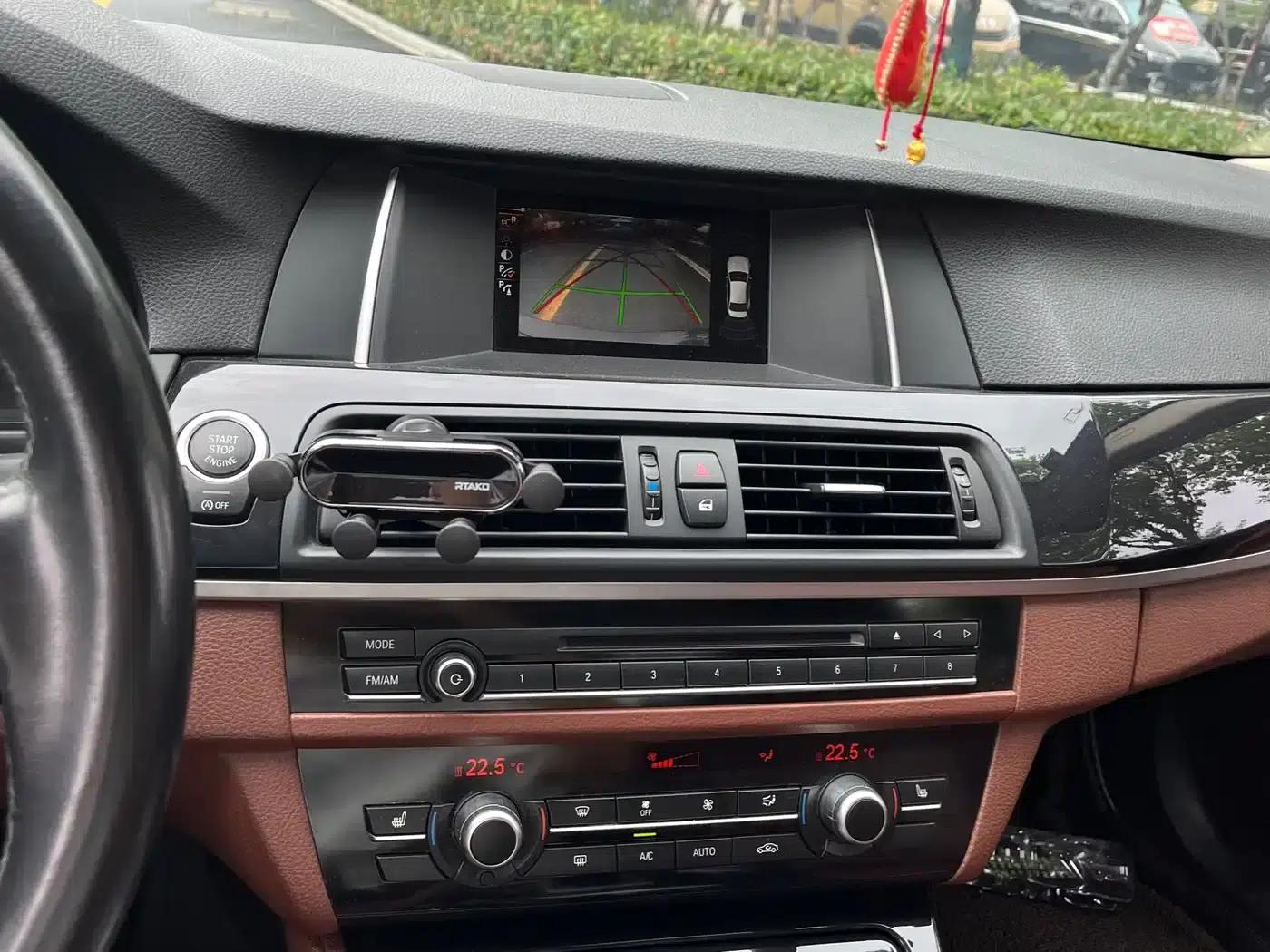 BMW 5 Series 2017 520Li Elegant Edition — миниатюра 9