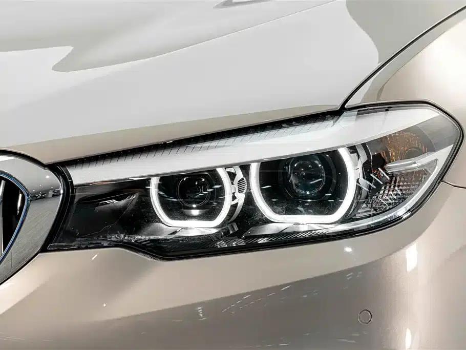 2019 BMW 5 Series 525Li Luxury Package — миниатюра 4