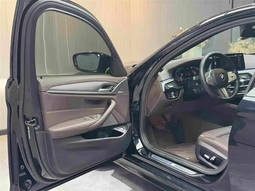 2023 BMW 5 Series 530Li Leading Edition M Sport Package — миниатюра 4