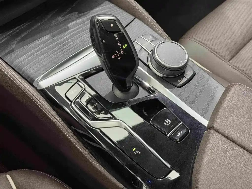 2023 BMW 5 Series 530Li Leading Edition M Sport Package — миниатюра 10