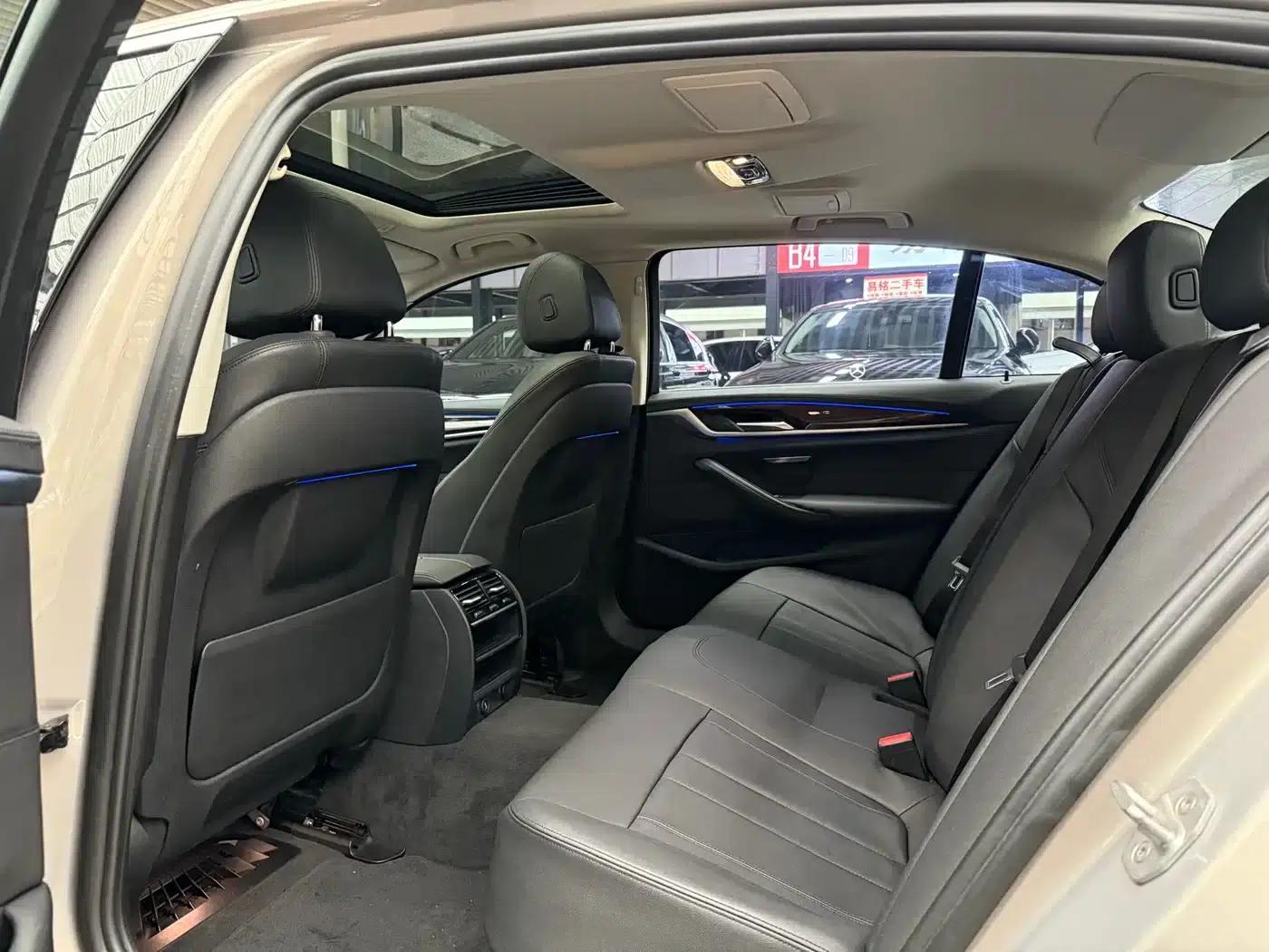 2018 BMW 5 Series 525Li Luxury Package — миниатюра 12