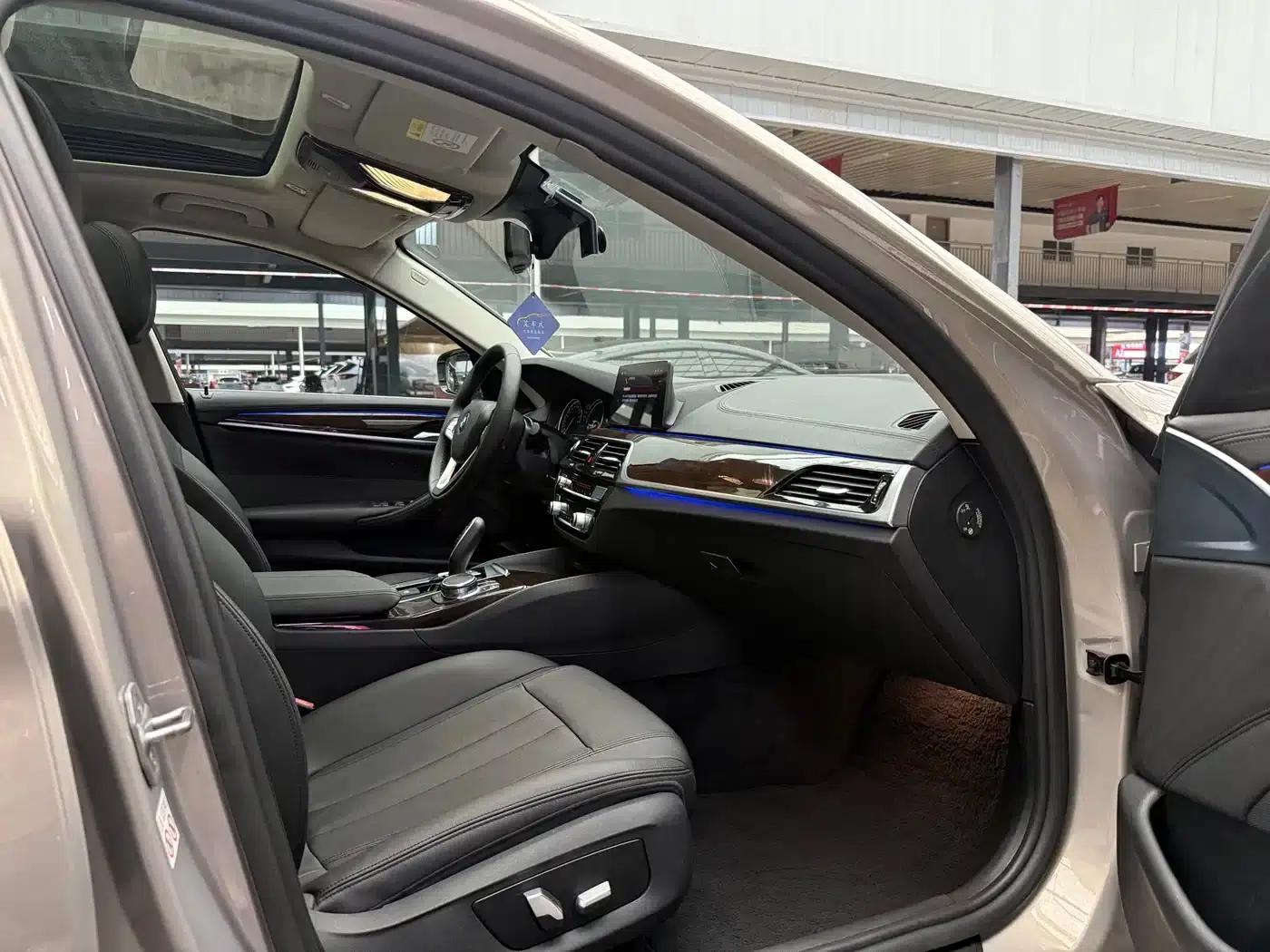 2018 BMW 5 Series 525Li Luxury Package — миниатюра 15