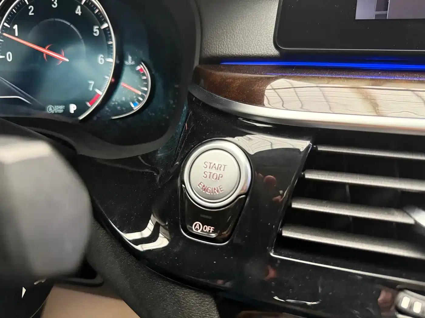2018 BMW 5 Series 525Li Luxury Package — миниатюра 10