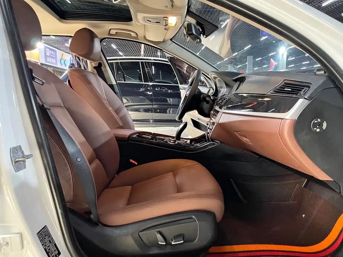 2014 BMW 5 Series 520Li Elegant Edition — миниатюра 9