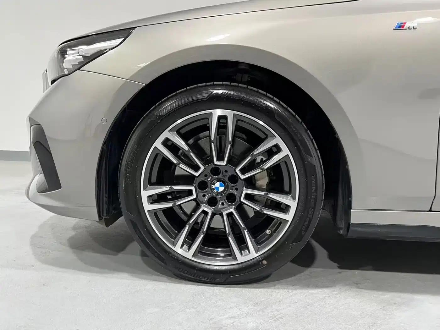 2024 BMW 5 Series 530Li Leading Edition M Sport Package — миниатюра 5