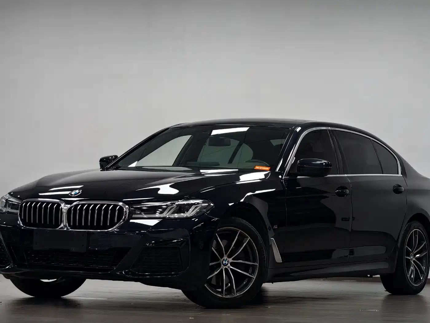 2022 BMW 5 Series 525Li M Sport Package — миниатюра 1