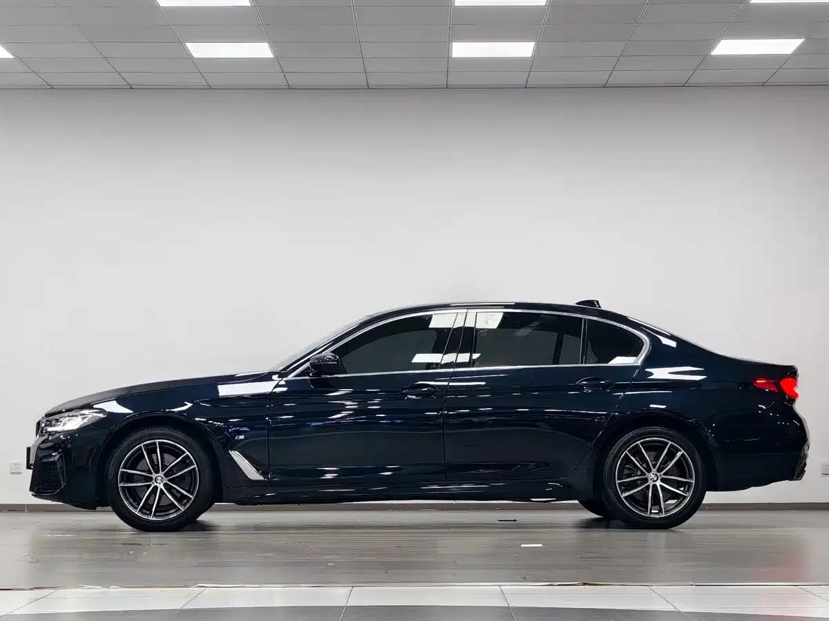 2022 BMW 5 Series 525Li M Sport Package — миниатюра 3