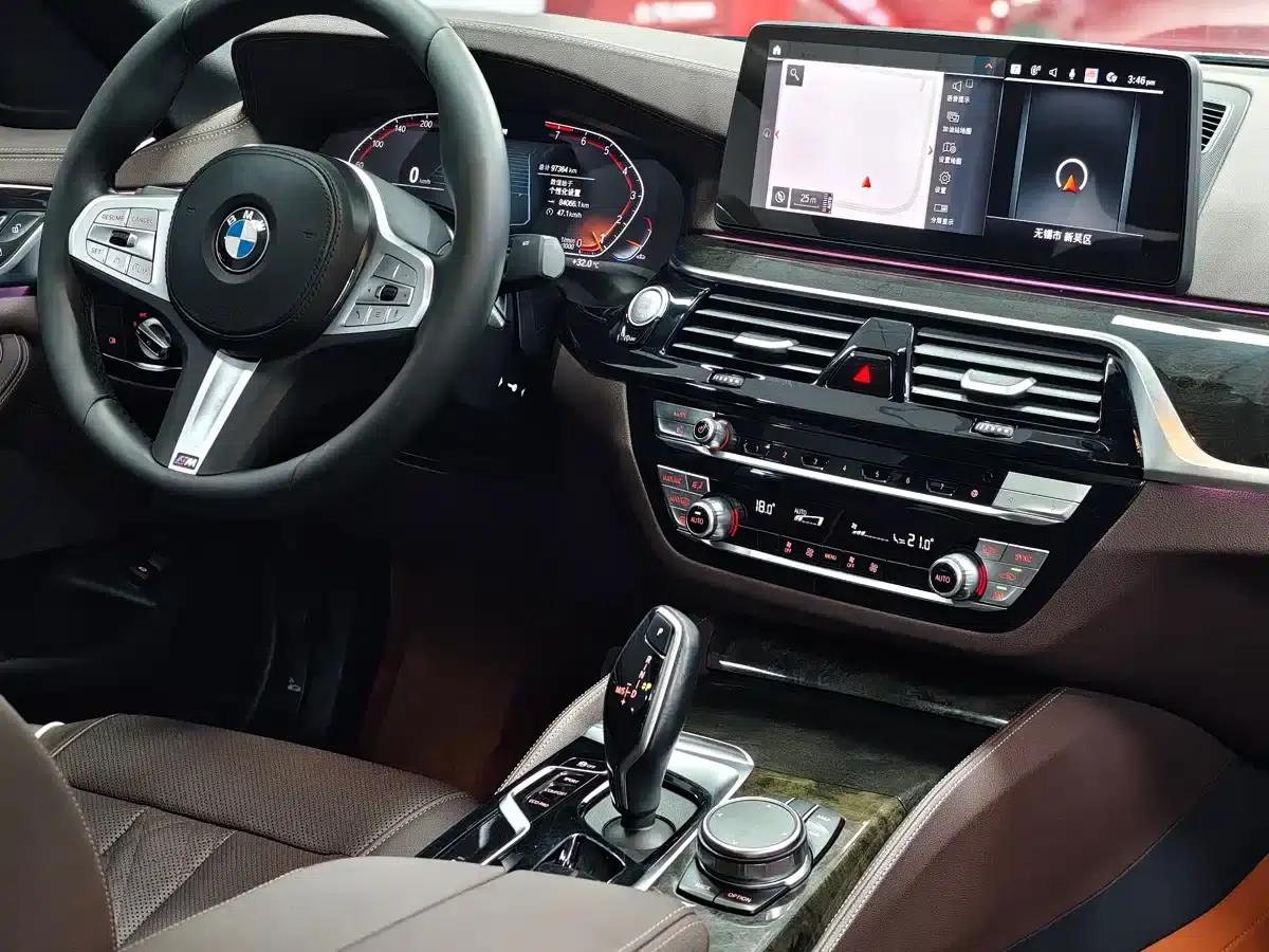 2022 BMW 5 Series 525Li M Sport Package — миниатюра 8