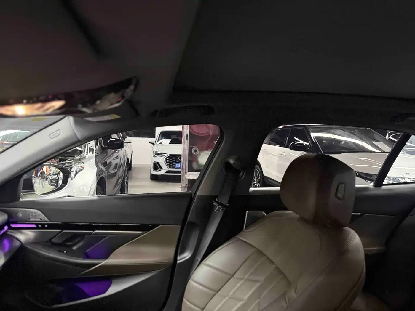 2024 BMW 5 Series 525Li M Sport Package — миниатюра 11