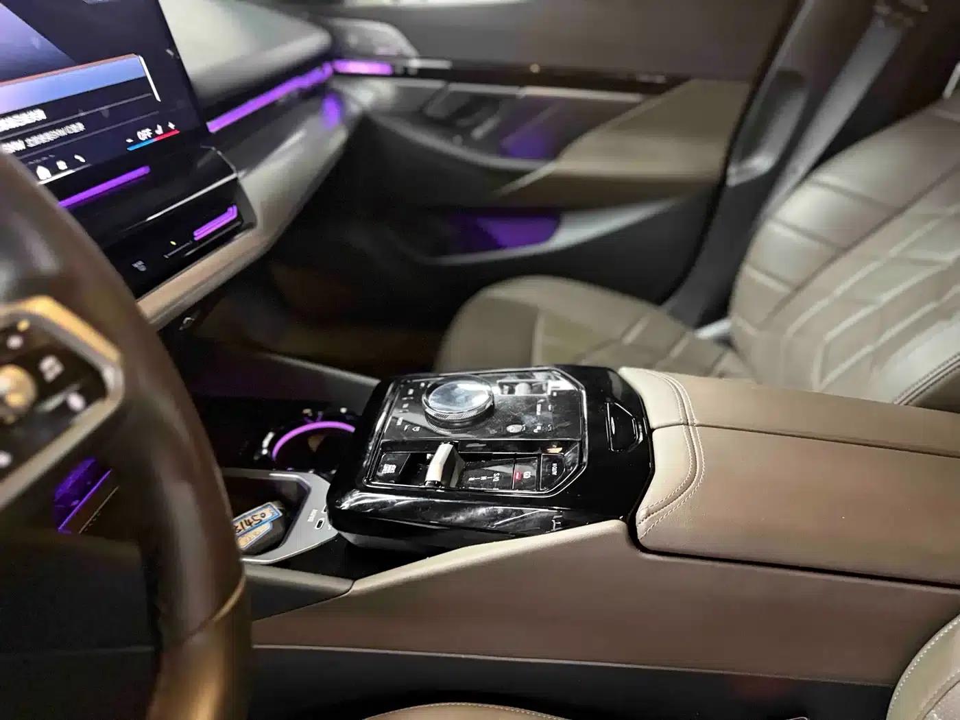 2024 BMW 5 Series 525Li M Sport Package — миниатюра 12