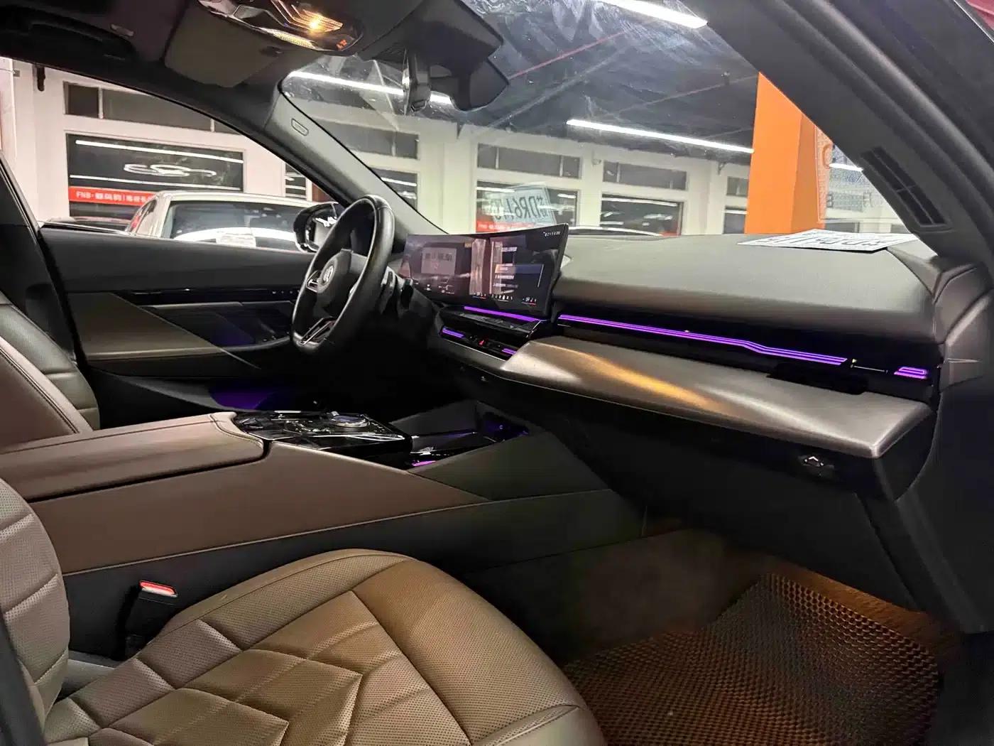 2024 BMW 5 Series 525Li M Sport Package — миниатюра 14