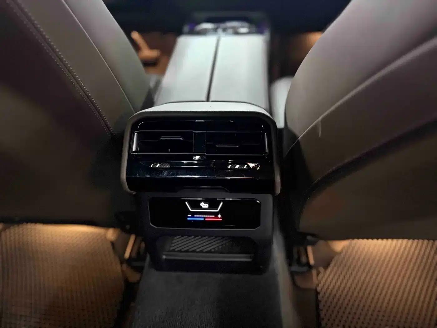 2024 BMW 5 Series 525Li M Sport Package — миниатюра 17