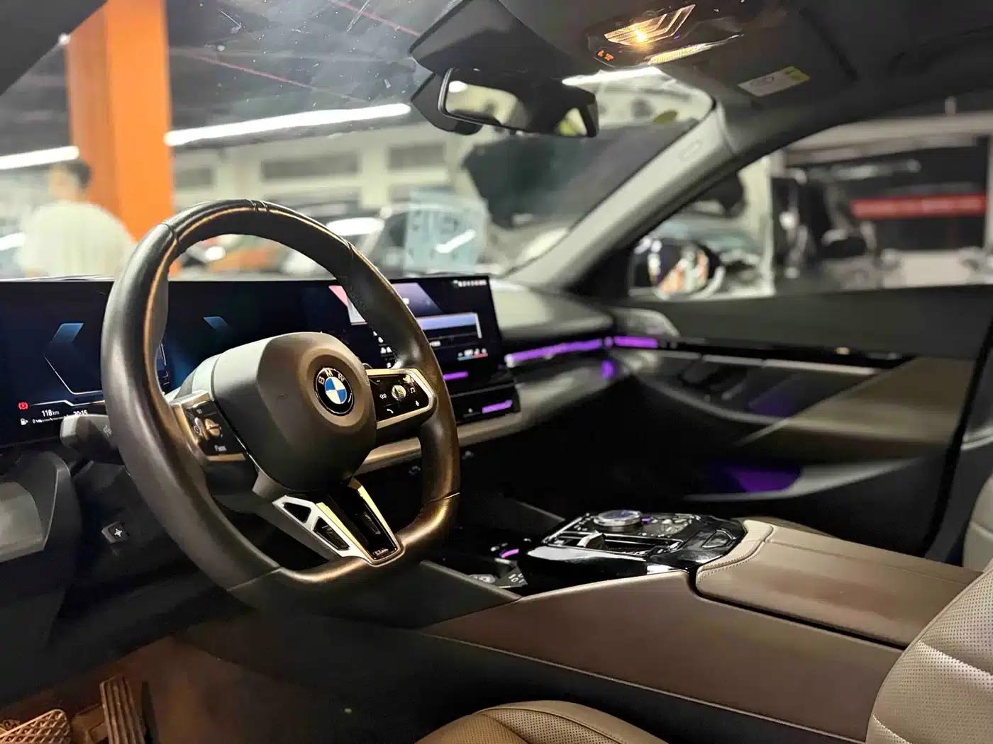 2024 BMW 5 Series 525Li M Sport Package — миниатюра 6