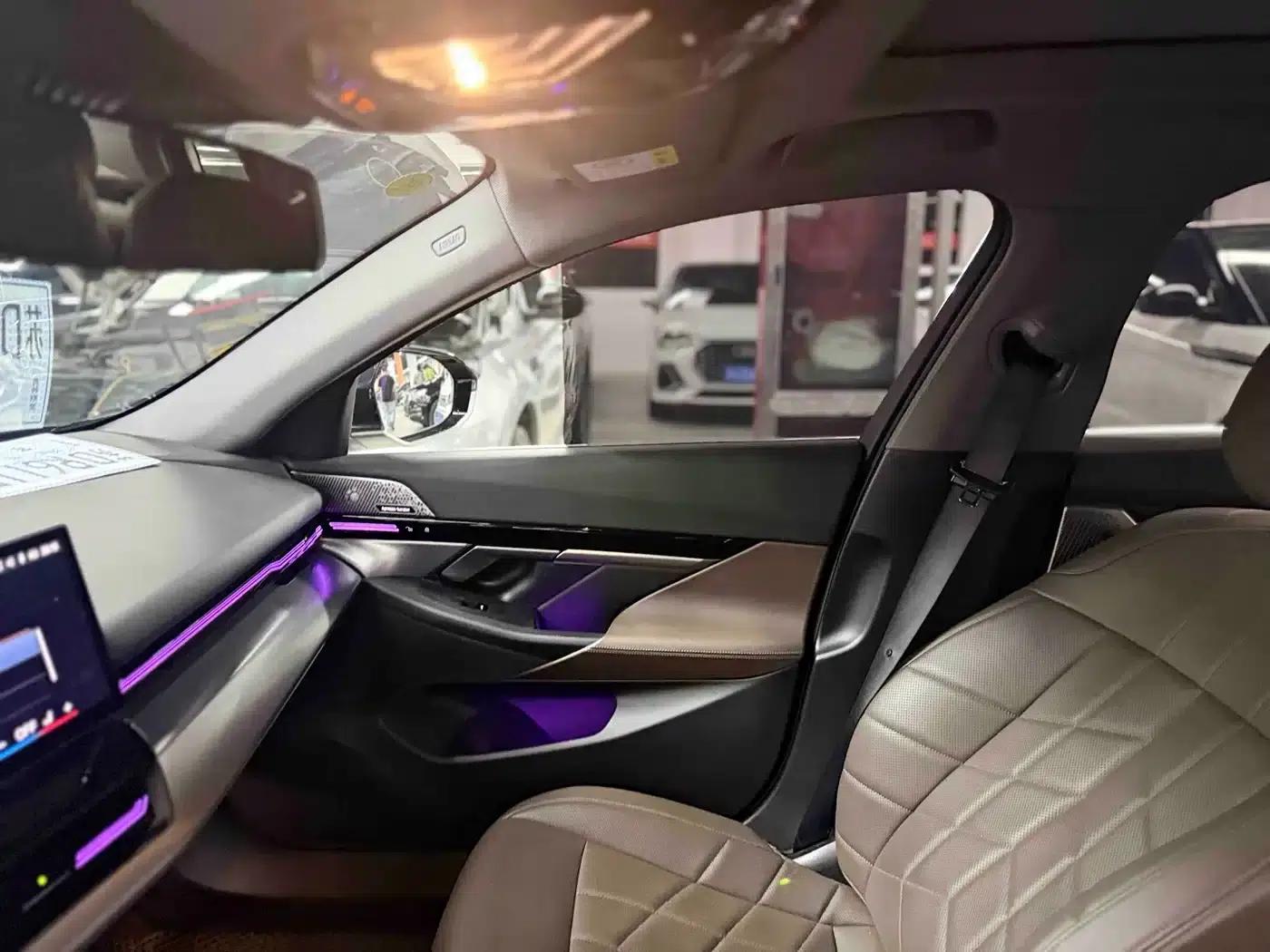 2024 BMW 5 Series 525Li M Sport Package — миниатюра 10