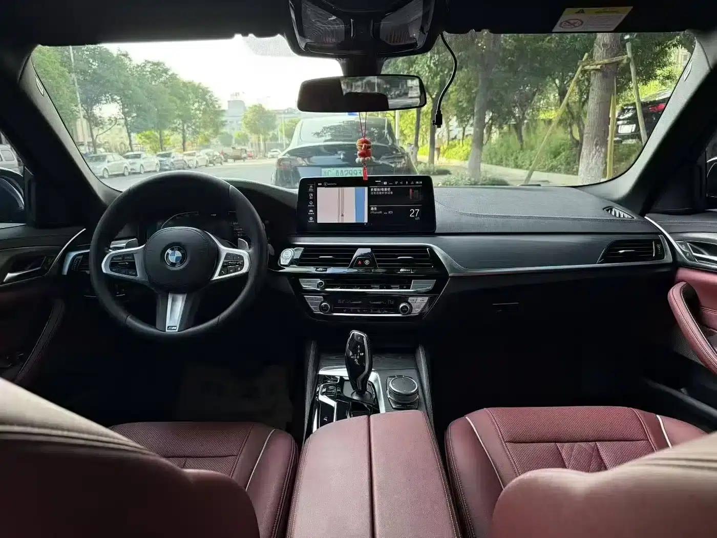2022 BMW 5 Series 530Li Leading Edition M Sport Package — миниатюра 7