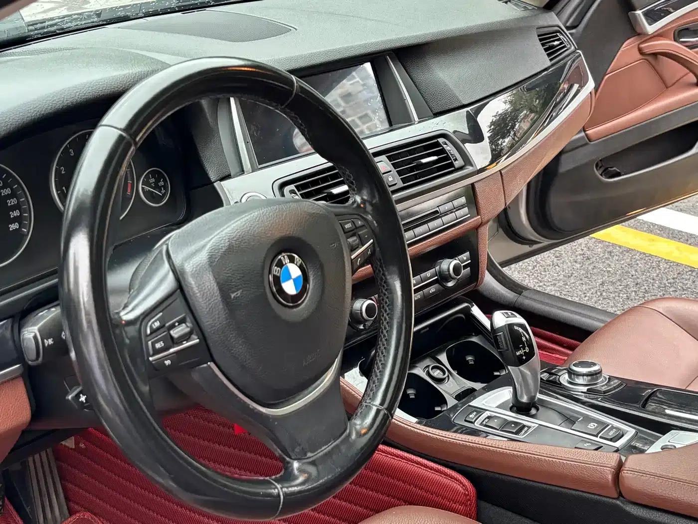 BMW 5 Series 2017 520Li Elegant Edition — миниатюра 11
