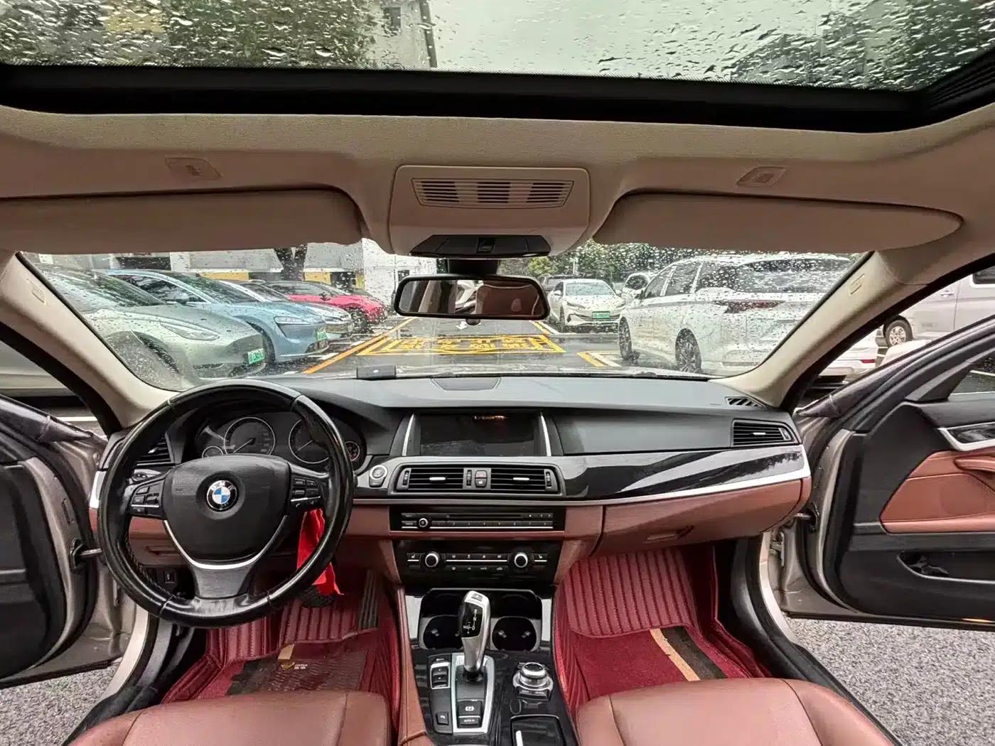 BMW 5 Series 2017 520Li Elegant Edition — миниатюра 12