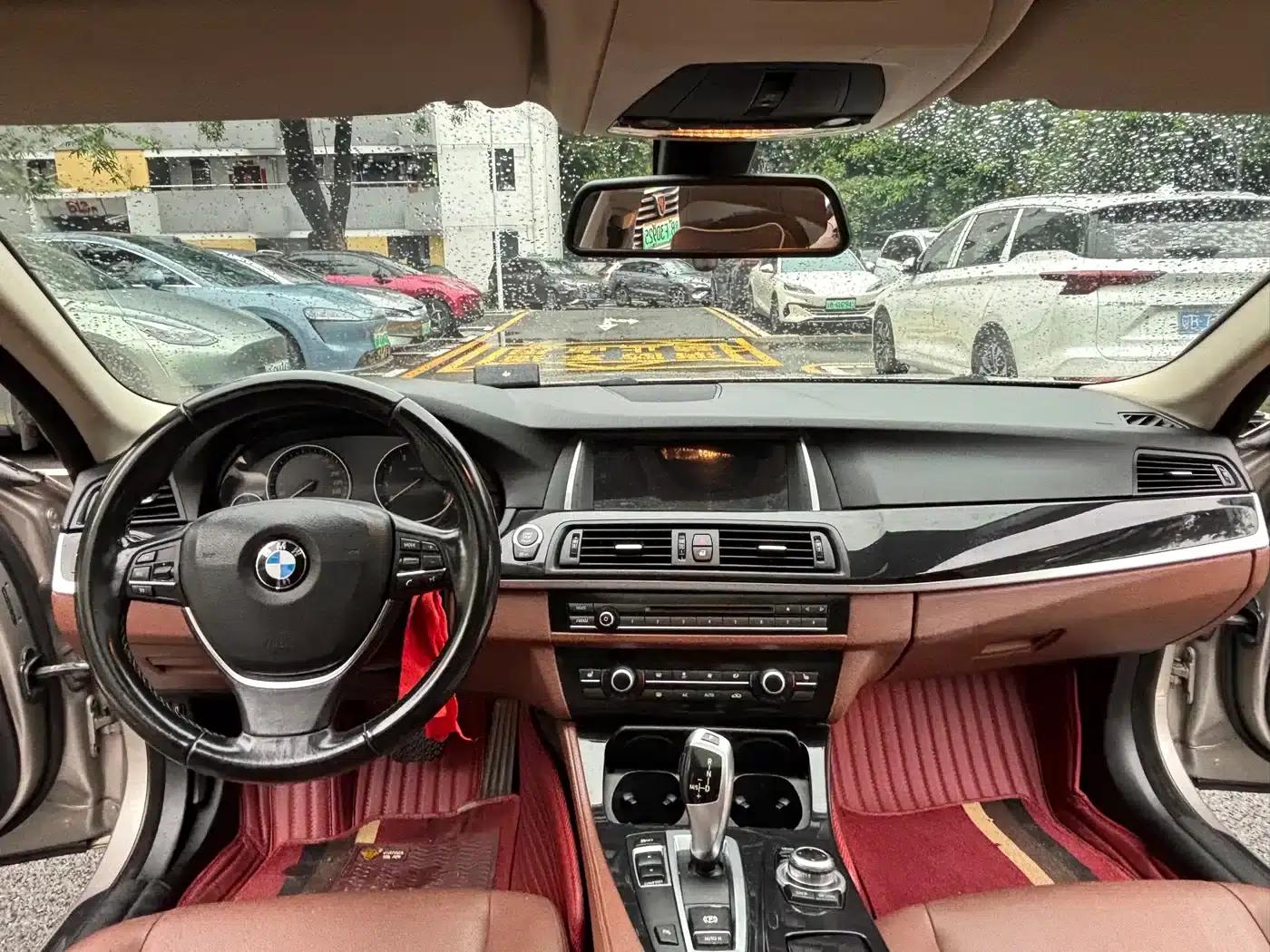 BMW 5 Series 2017 520Li Elegant Edition — миниатюра 13