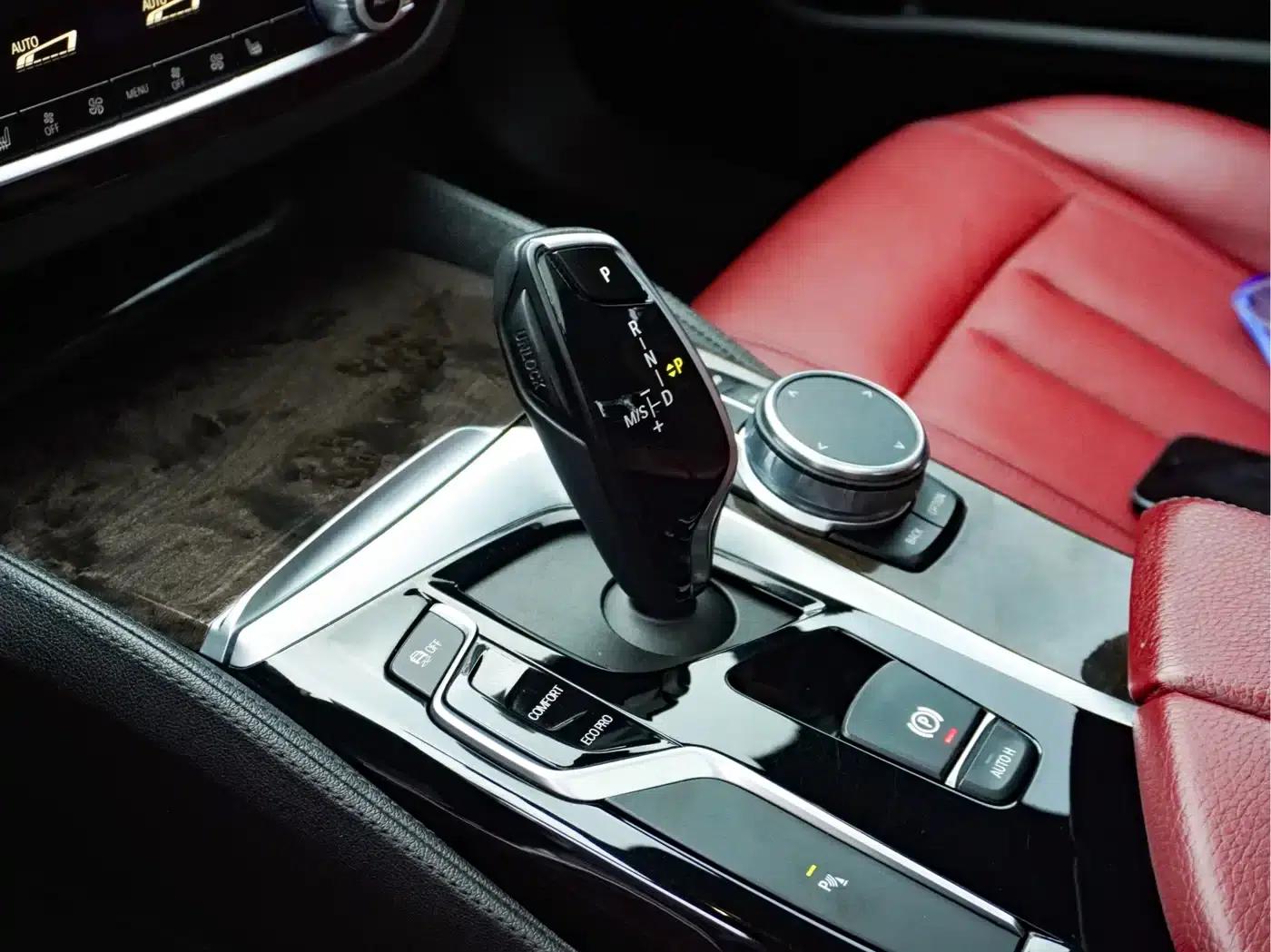 2019 BMW 5 Series 530Li Leading Edition M Sport Package — миниатюра 15