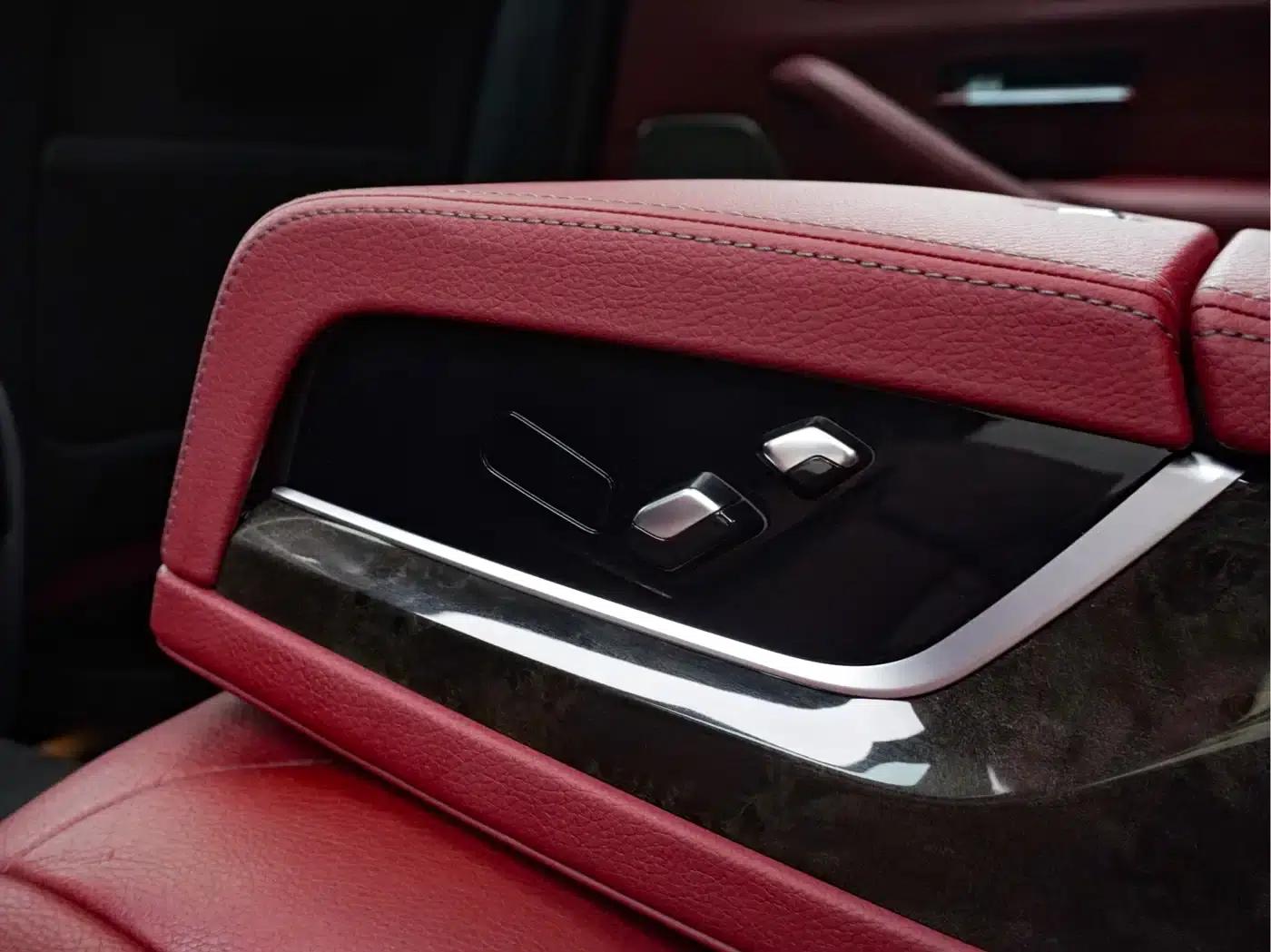 2019 BMW 5 Series 530Li Leading Edition M Sport Package — миниатюра 18