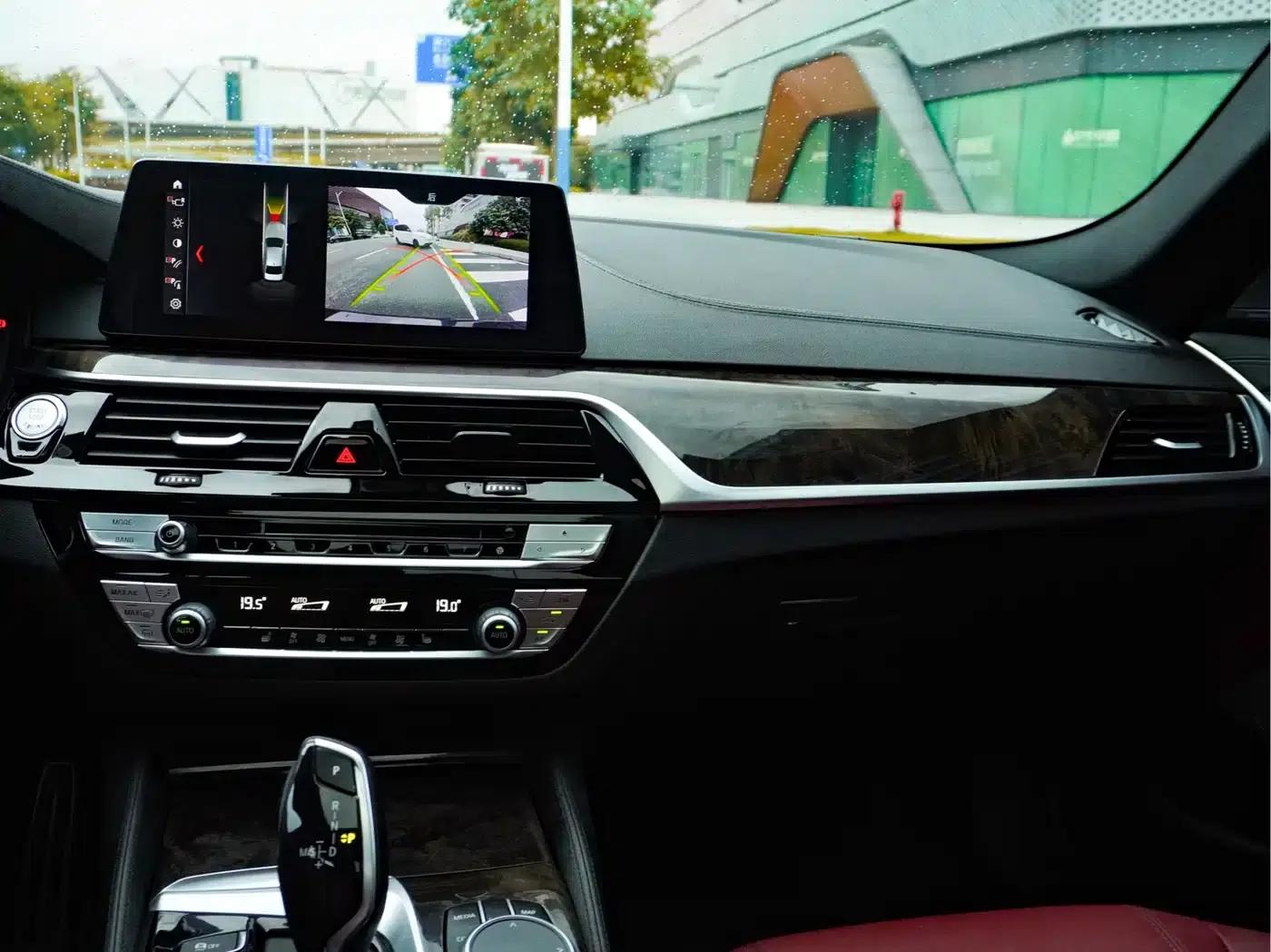 2019 BMW 5 Series 530Li Leading Edition M Sport Package — миниатюра 21