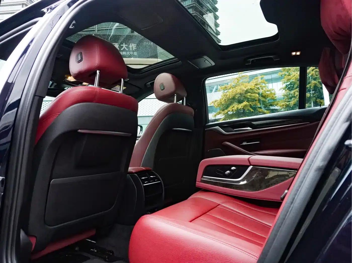 2019 BMW 5 Series 530Li Leading Edition M Sport Package — миниатюра 24