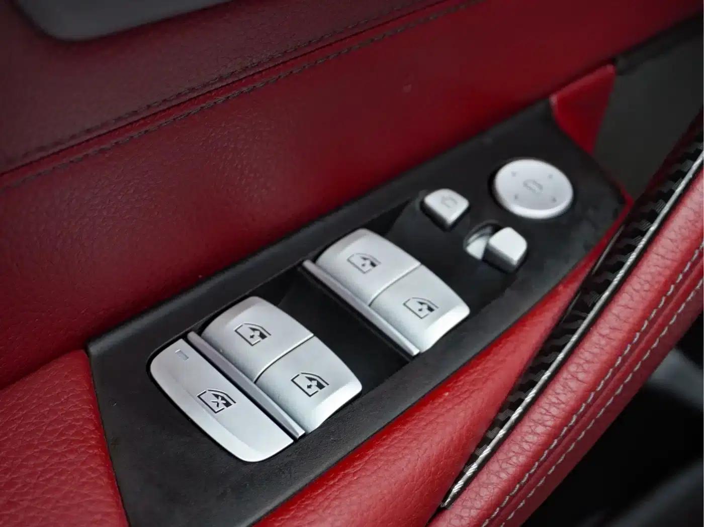 2019 BMW 5 Series 530Li Leading Edition M Sport Package — миниатюра 8