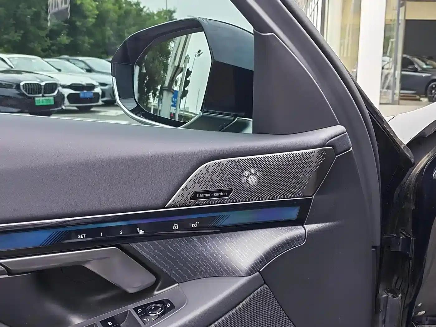 2024 BMW 5 Series 530Li Leading Luxury Package — миниатюра 11