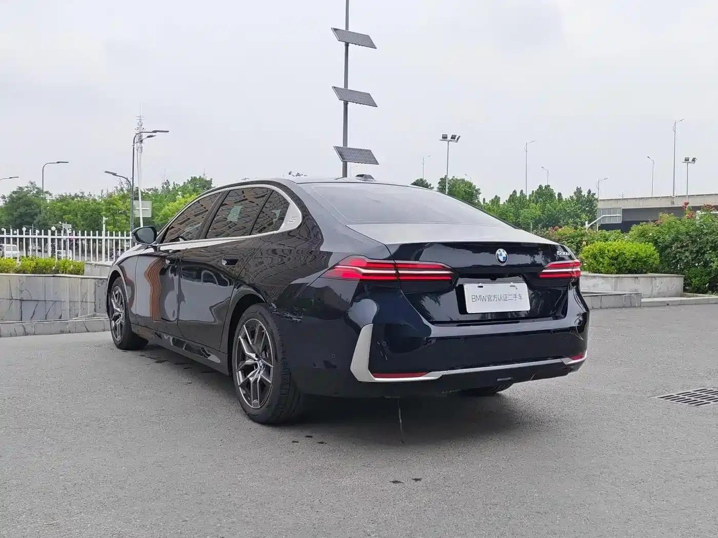 2024 BMW 5 Series 530Li Leading Luxury Package — миниатюра 4