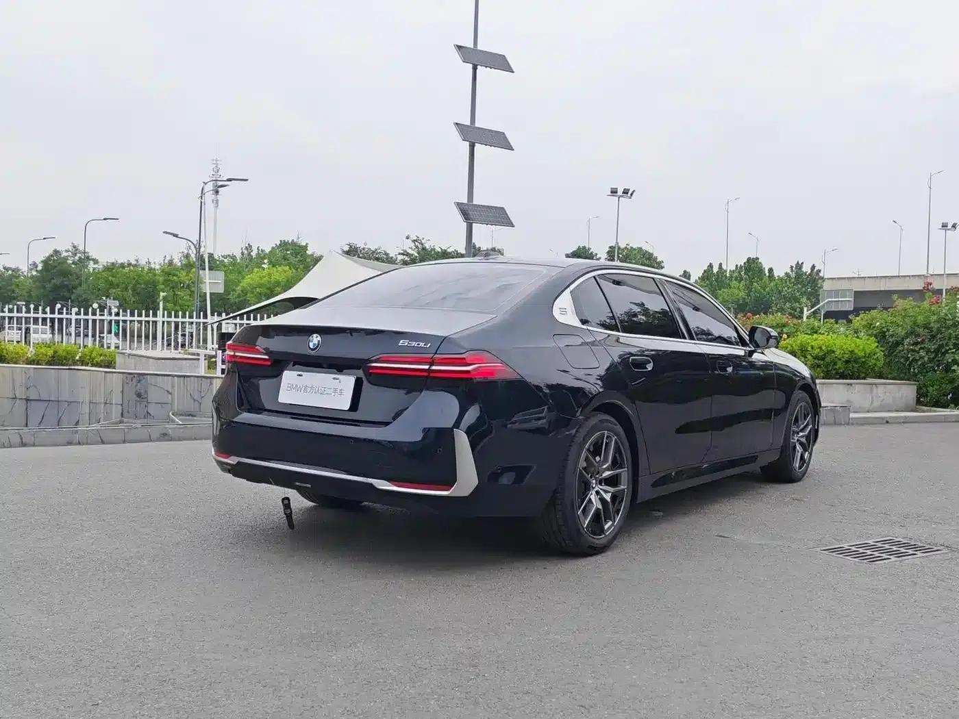 2024 BMW 5 Series 530Li Leading Luxury Package — миниатюра 6
