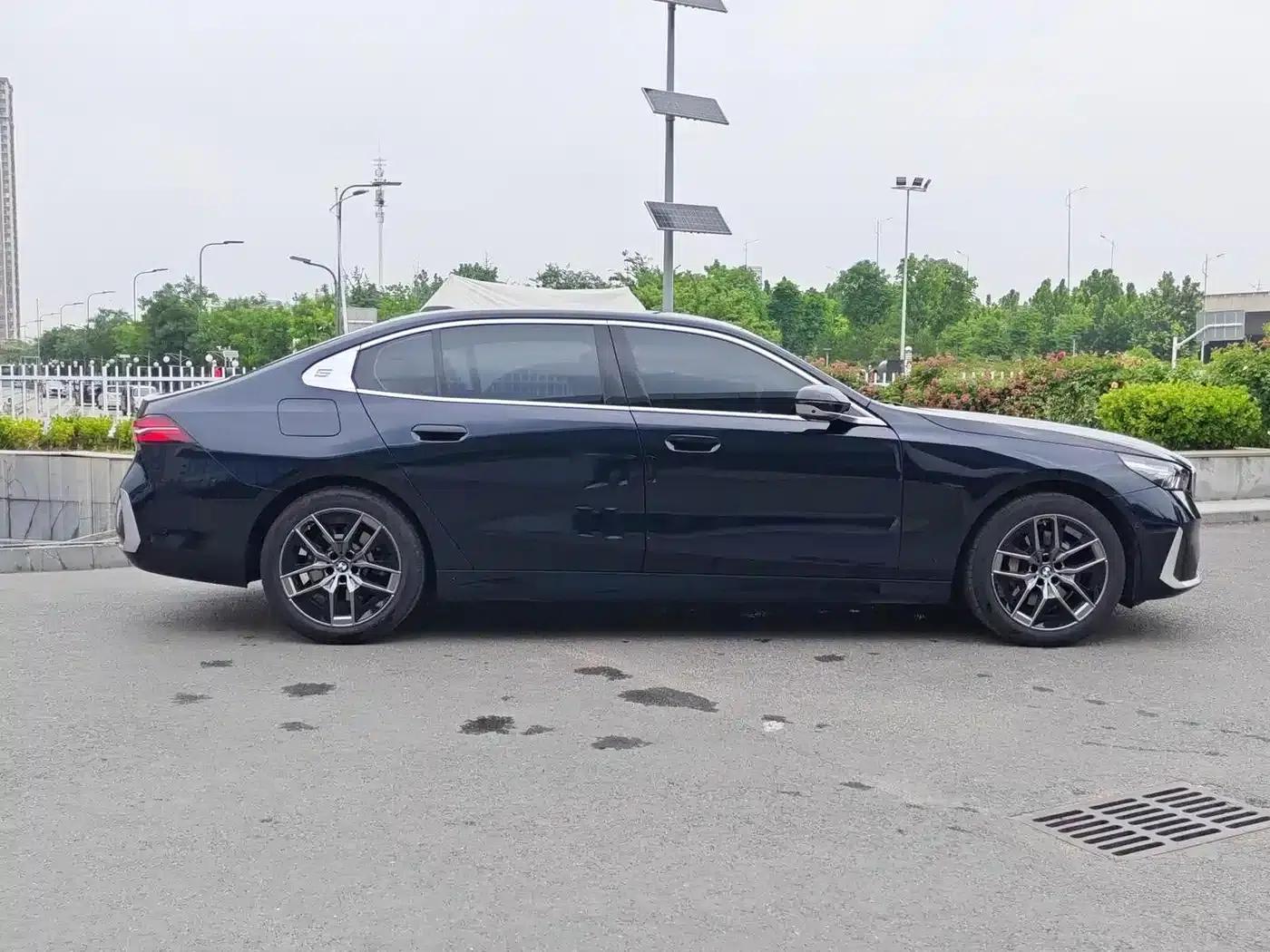 2024 BMW 5 Series 530Li Leading Luxury Package — миниатюра 8