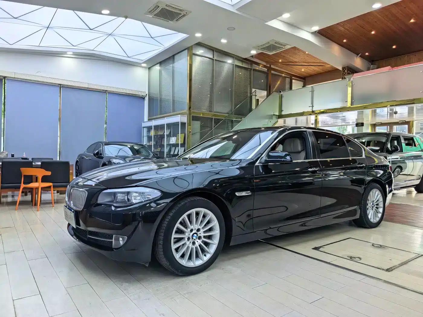 BMW 5 Series 2012 535Li Luxury — миниатюра 1