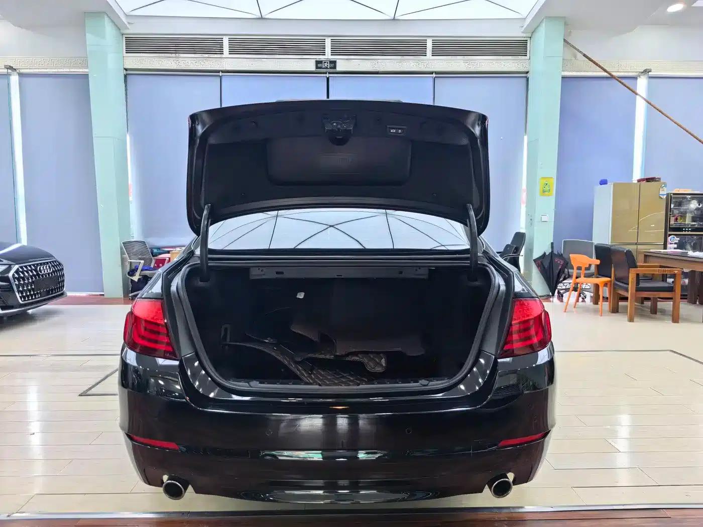BMW 5 Series 2012 535Li Luxury — миниатюра 13