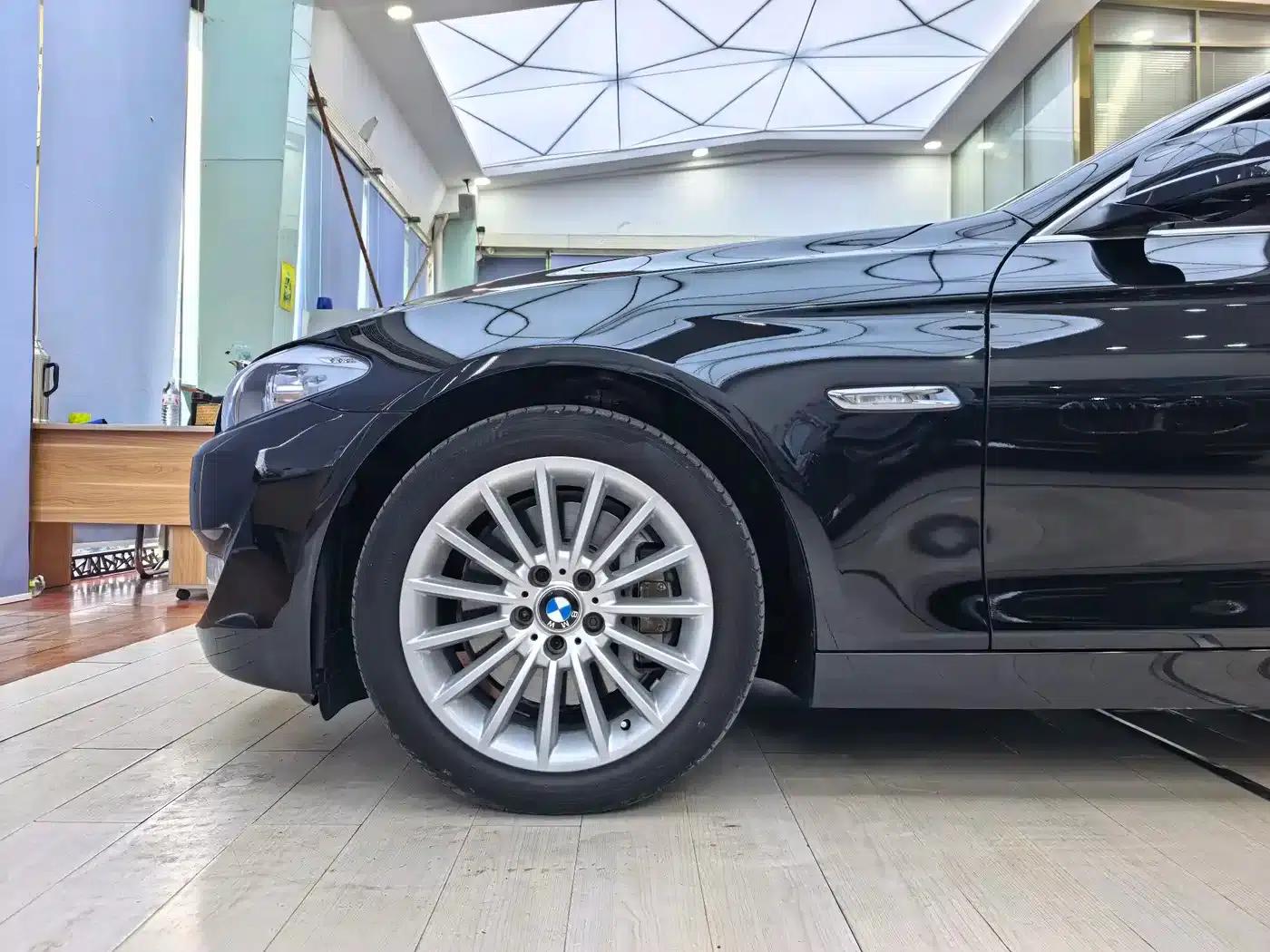 BMW 5 Series 2012 535Li Luxury — миниатюра 14